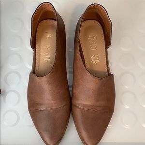 Women’s flat booties